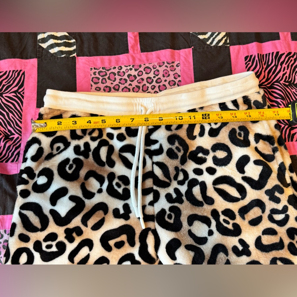 Secret Treasures Animal Print Joggers with Cream Accents - Picture 3 of 7